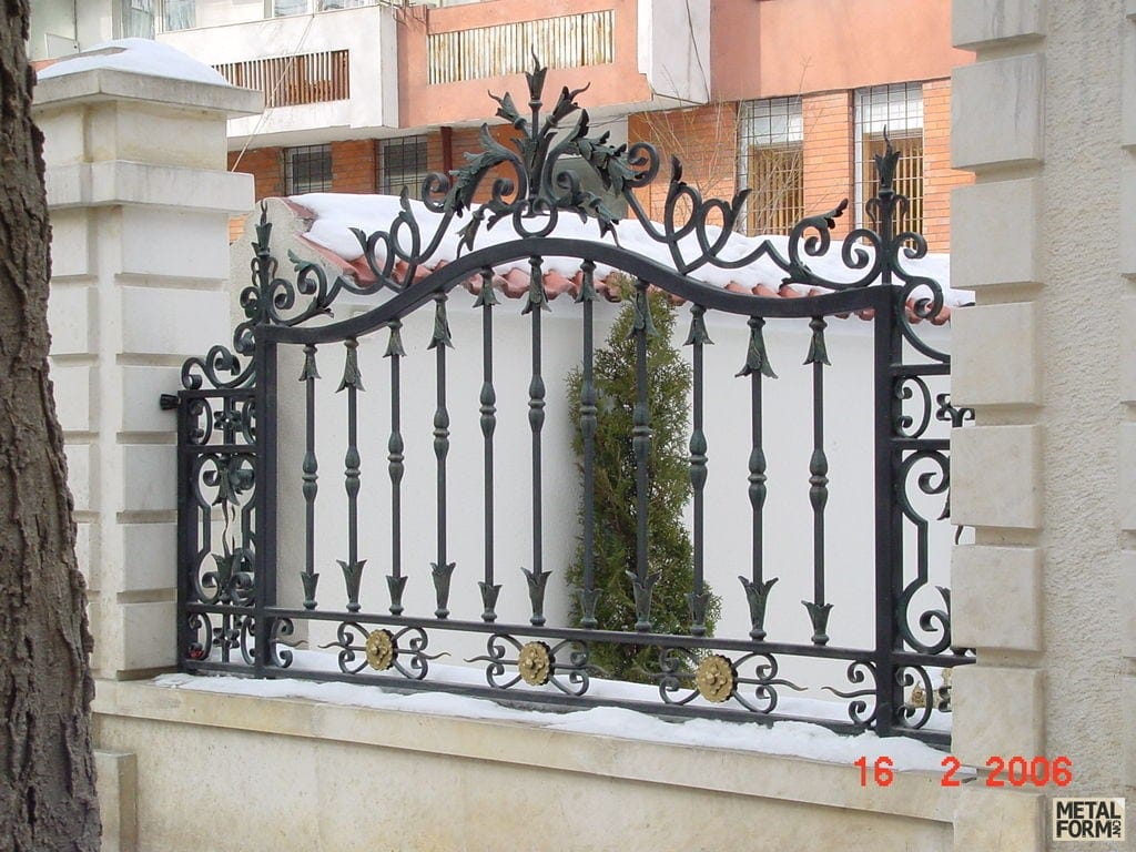 wrought-iron-fence-bacchus-fences-3